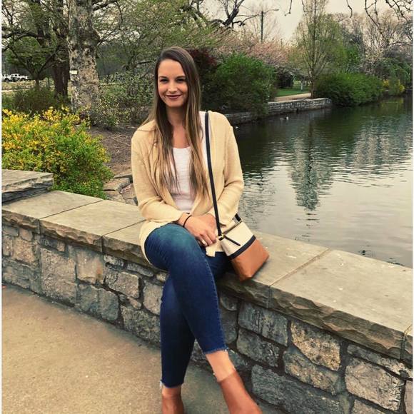 Meet your Posher, Paige - Picture 1 of 1